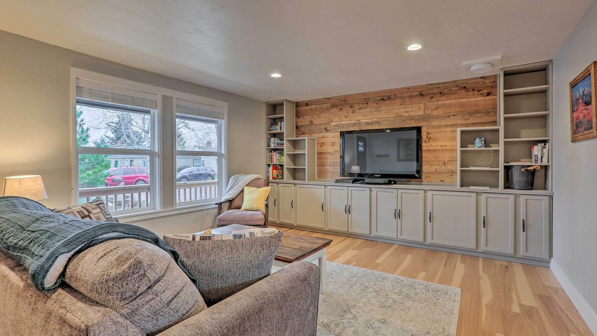 Redmond House | Family-Friendly Redmond Getaway: Walk to Dtwn