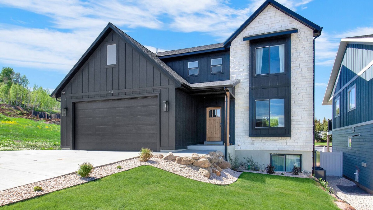 Harbor Village House | Family-friendly Retreat w/Hot Tub, Games & Views!