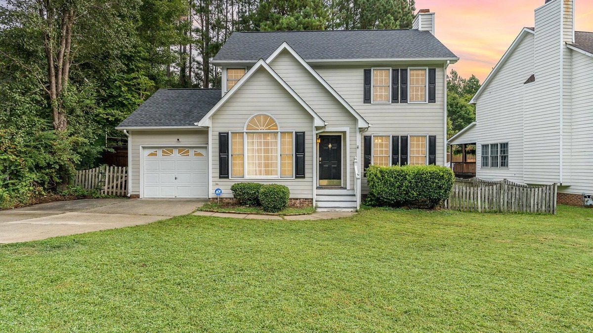 Durham House | Family Friendly Retreat in RDU with all the convenience - 3 Bd/2.5 Ba