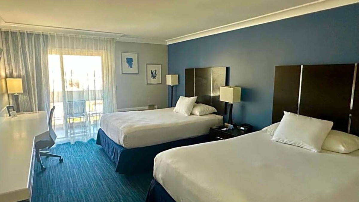 Old Towne Hotel | Family-Friendly Room Near Waterfront and Local Seal Beach Charm