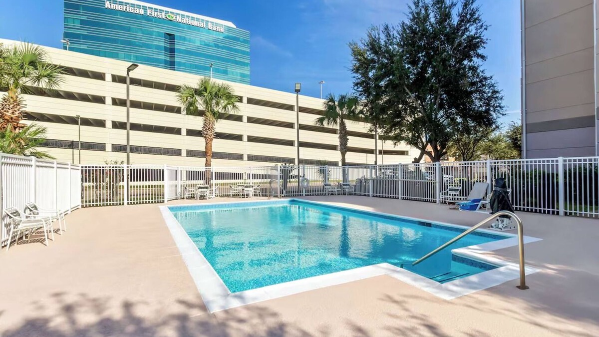 Chinatown Hotel | Family-Friendly Room with Pool Close to The Galleria and Meyerland Park
