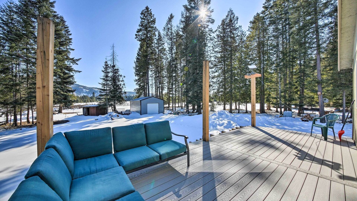 Sagle House | Family-Friendly Sagle Vacation Rental w/Deck