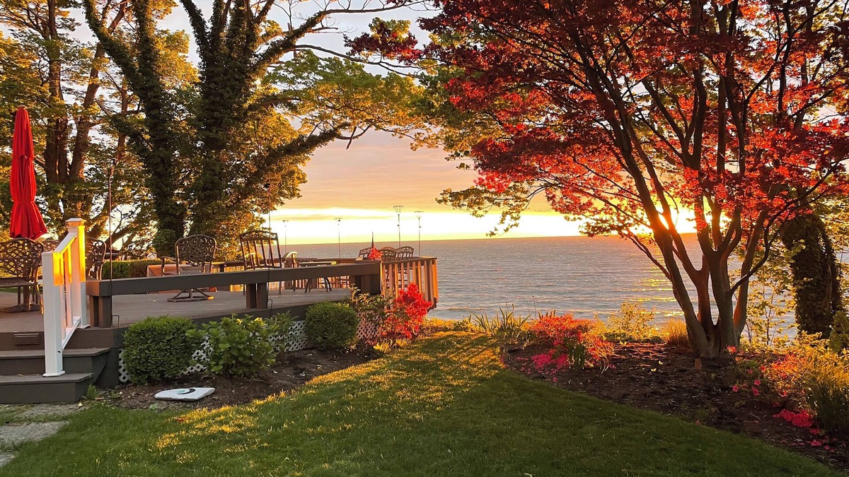 North East House | Family & Friendly, Spend Thanksgiving @ Lakefront Home in Wine Country