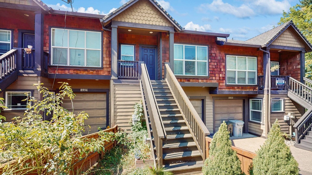 Happy Valley House | Family-Friendly Townhouse with High-Speed WiFi, and Washer/Dryer