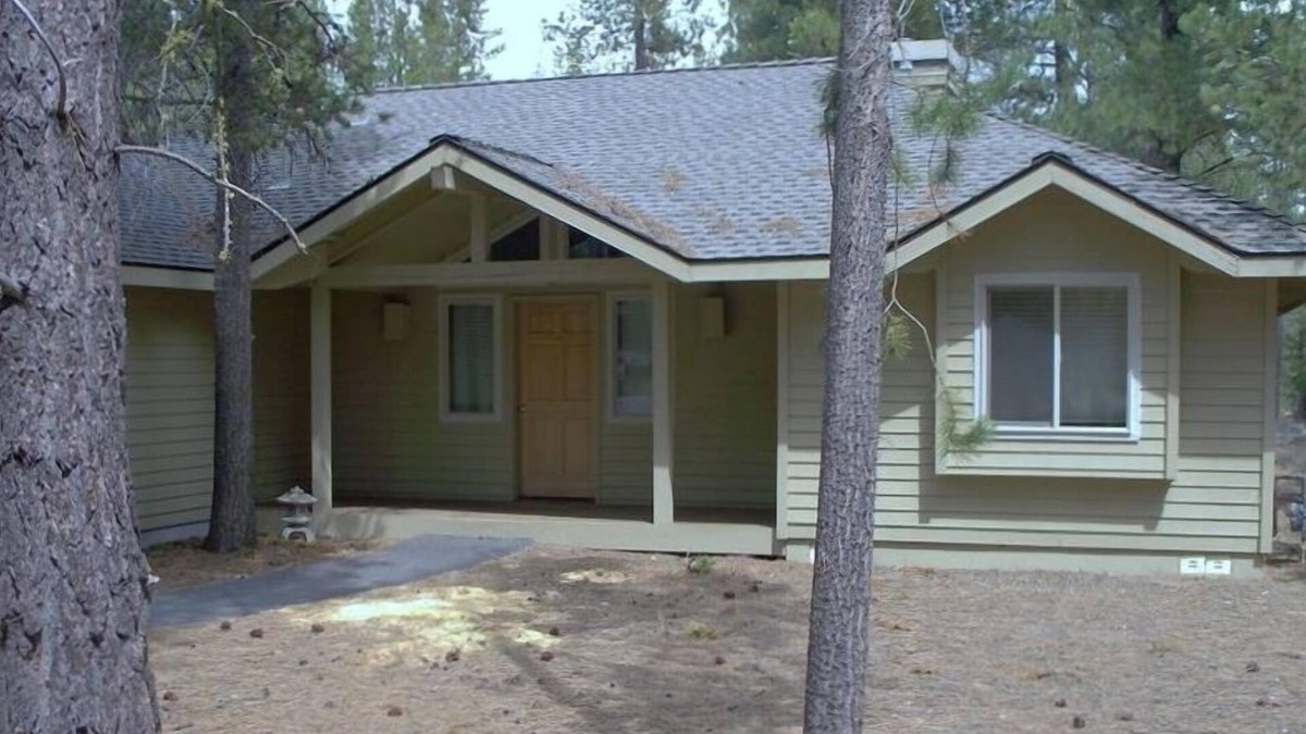 Sunriver House | FAMILY FRIENDLY Updated 3 Bdrm, Sleeps 8, 6 beds, A/C, Hottub, SHARC PASSES !