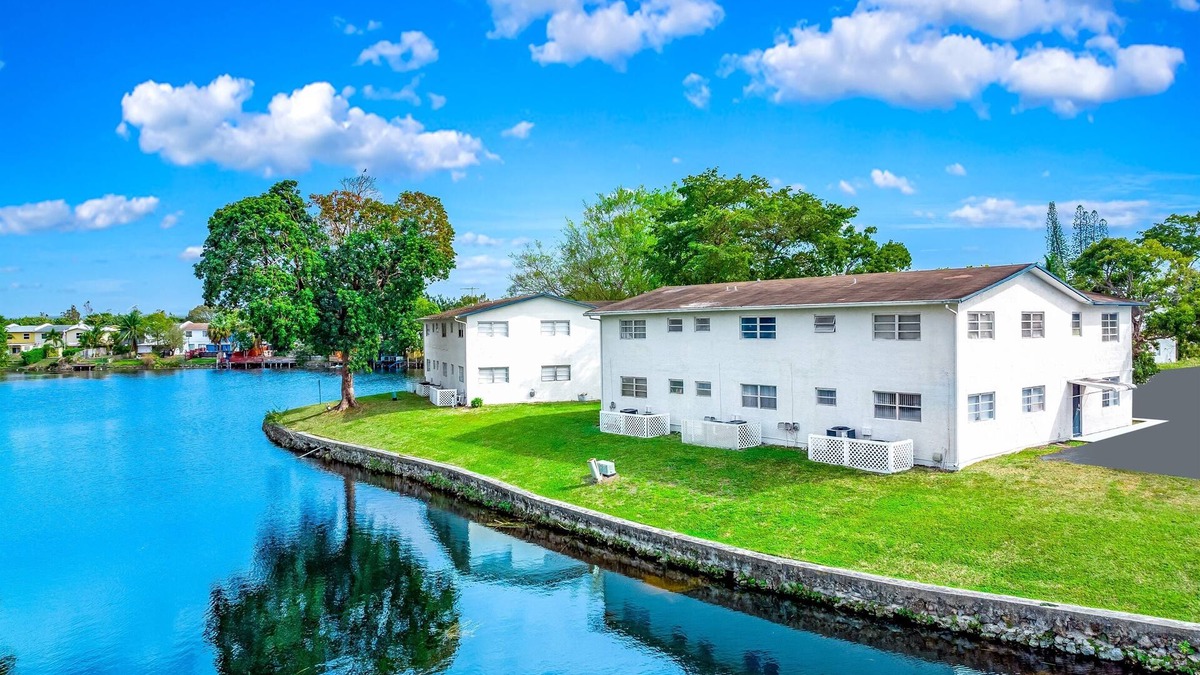 Survey Creek Apartment | Family-Friendly Condo– Sleeps 11 - Palm Wave Stays