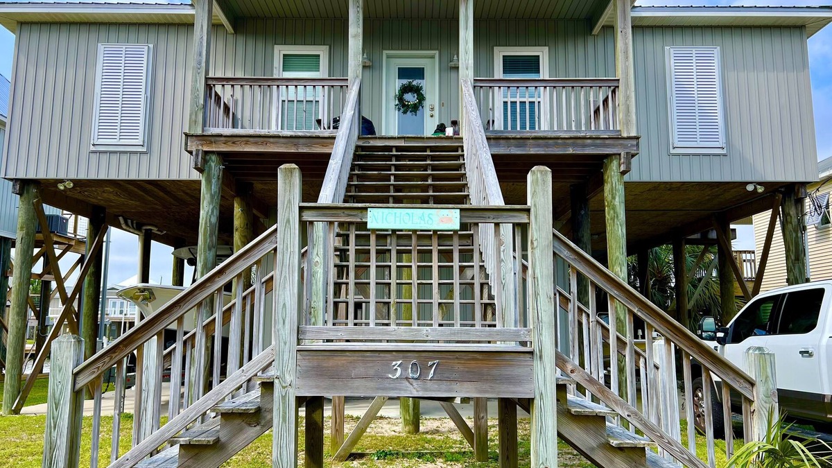 Royal Lagoons House | Family-friendly waterfront house in popular Royal Lagoons with dock/slips.