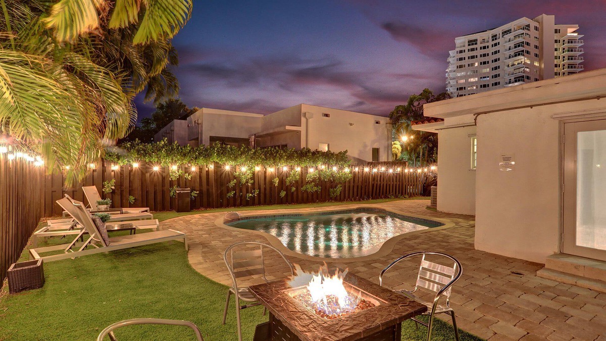 Harbor Beach Villa | Family-Friendly Beach House, Steps to Beach