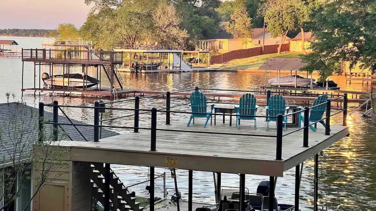 Carolyn Estates House | Family friendly Wisdom Tree Lake House