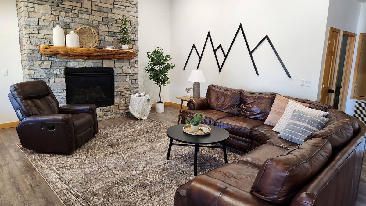 Overgaard House | Family Friendly, Air Hockey, Sleeps 14, Fire Pit