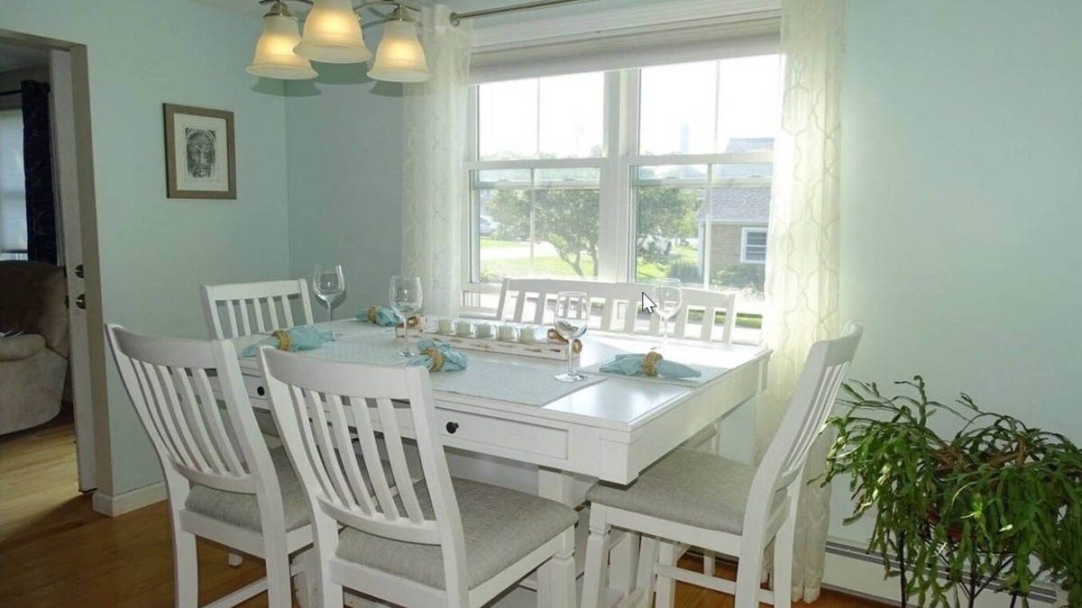 Sandwich House | Family friendly w/Ocean Views, minutes walk to beaches, restaurants & marina