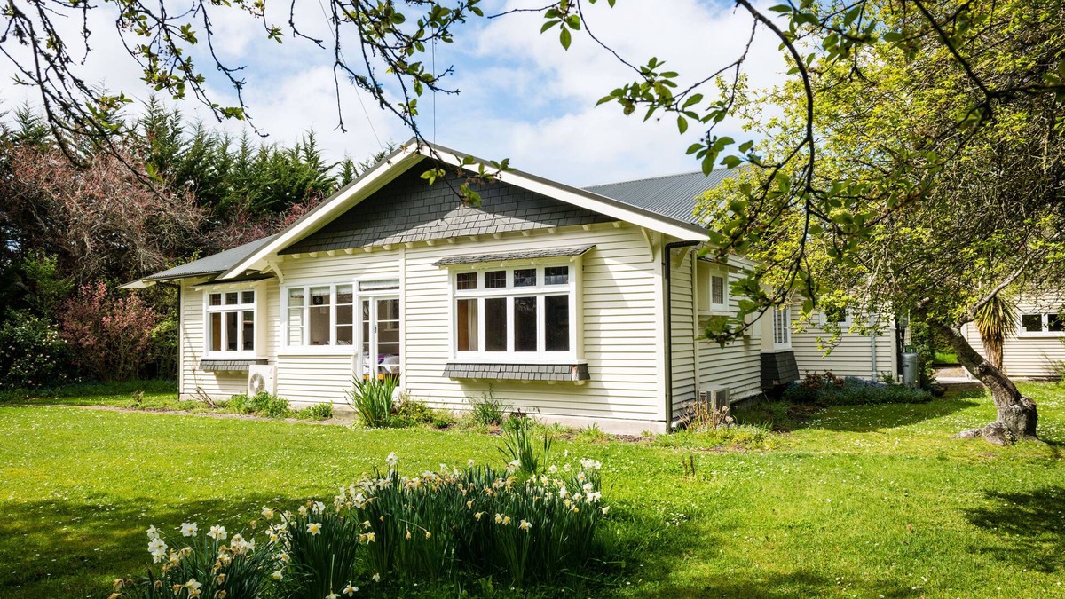 Ohoka House | Family-friendly, well-equipped, spacious country house,garden and Fibre Internet