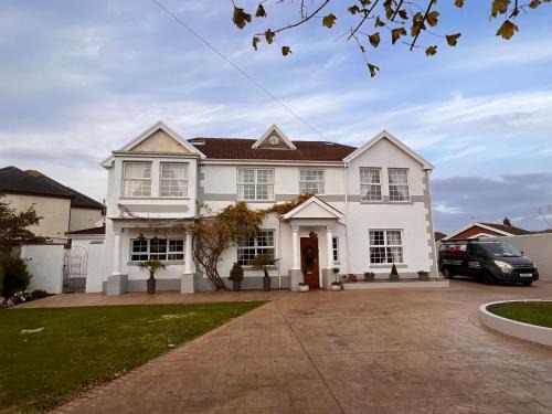 Porthcawl House | Family & friends get together birthday hot tub