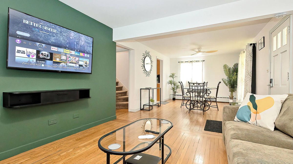 Waukegan House | Family&Friends Relax Here 3BR/2BA Near Naval Base
