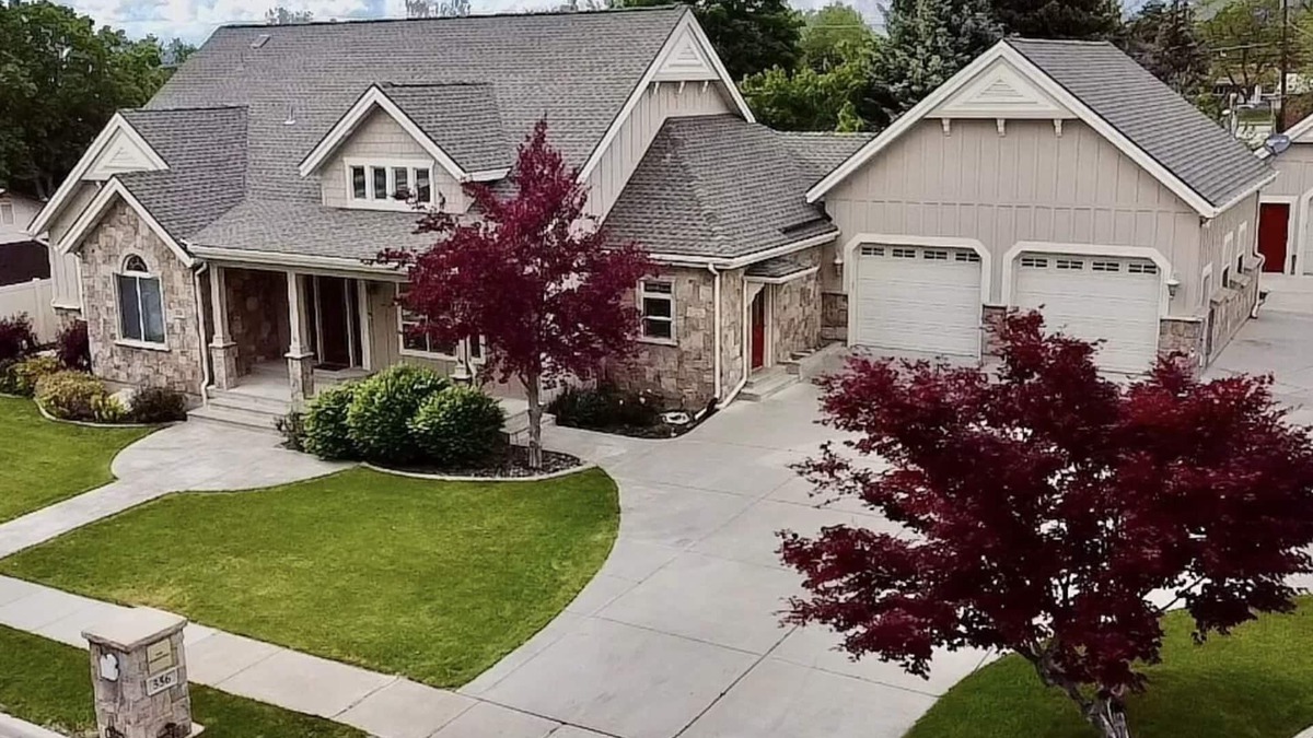 Brigham City Bed & Breakfast | Family FUN at the Homestead with Pool, Ping Pong, Karaoke and more!