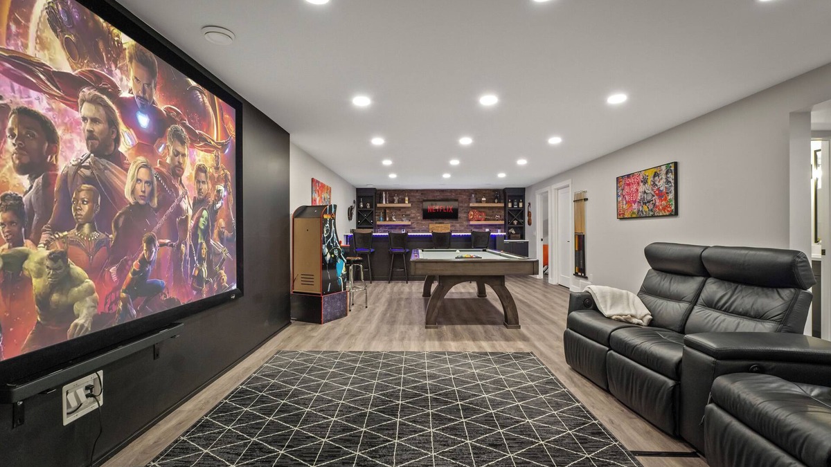 Parkland House | Family Fun Bungalow Retreat | Hot Tub | Gym | Theatre | Pool Table | Bar