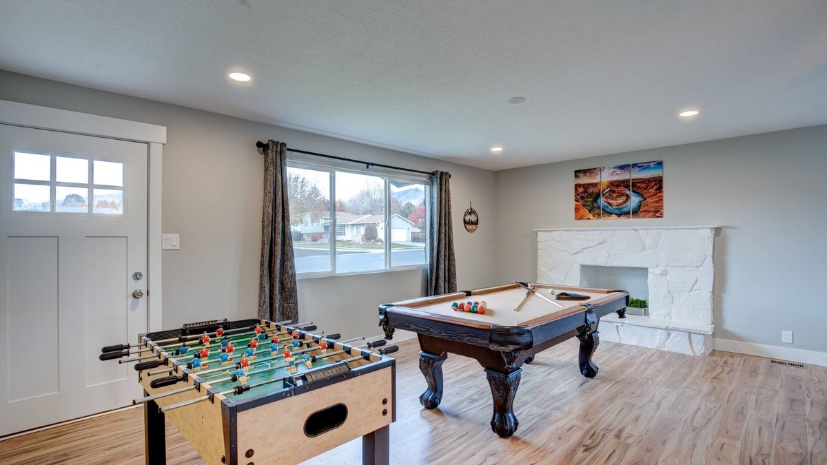 American Fork House | Family Fun | Hot Tub, Game Room, Pickleball – Sleeps 8