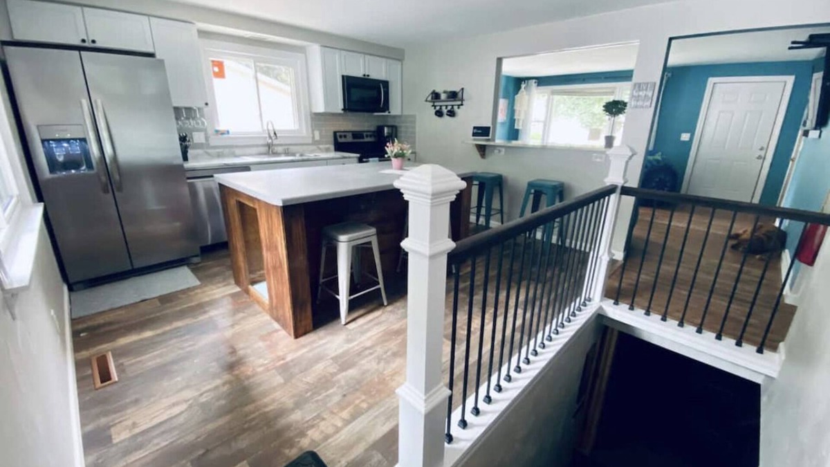 Appleton House | Family fun House - large fenced in backyard, Theater, Bean bag Lounge