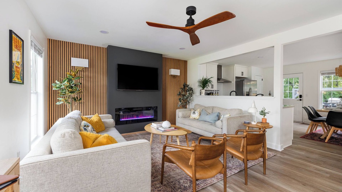 Thompson's Station House | Family FUN! Luxury Touches, Mini Golf, Firepit, Fully Loaded