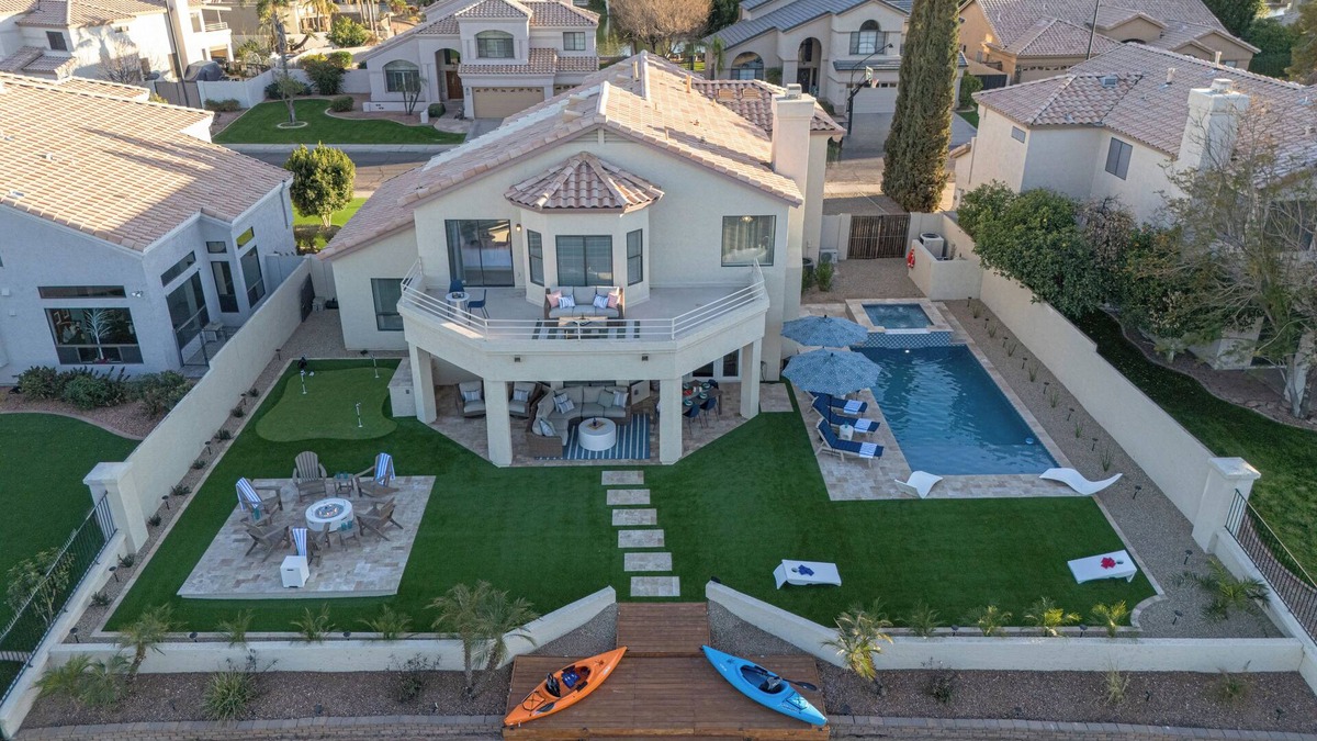 Val Vista Lakes House | Family Fun Lakefront, Htd Pool, Spa, Putt Green, Kayaks, Covered Patio w/TV, Indoor Games