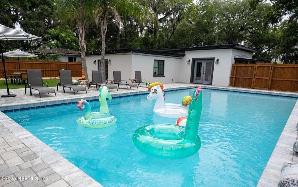 Lakewood House | Family Fun Retreat - Heated Pool & Arcades