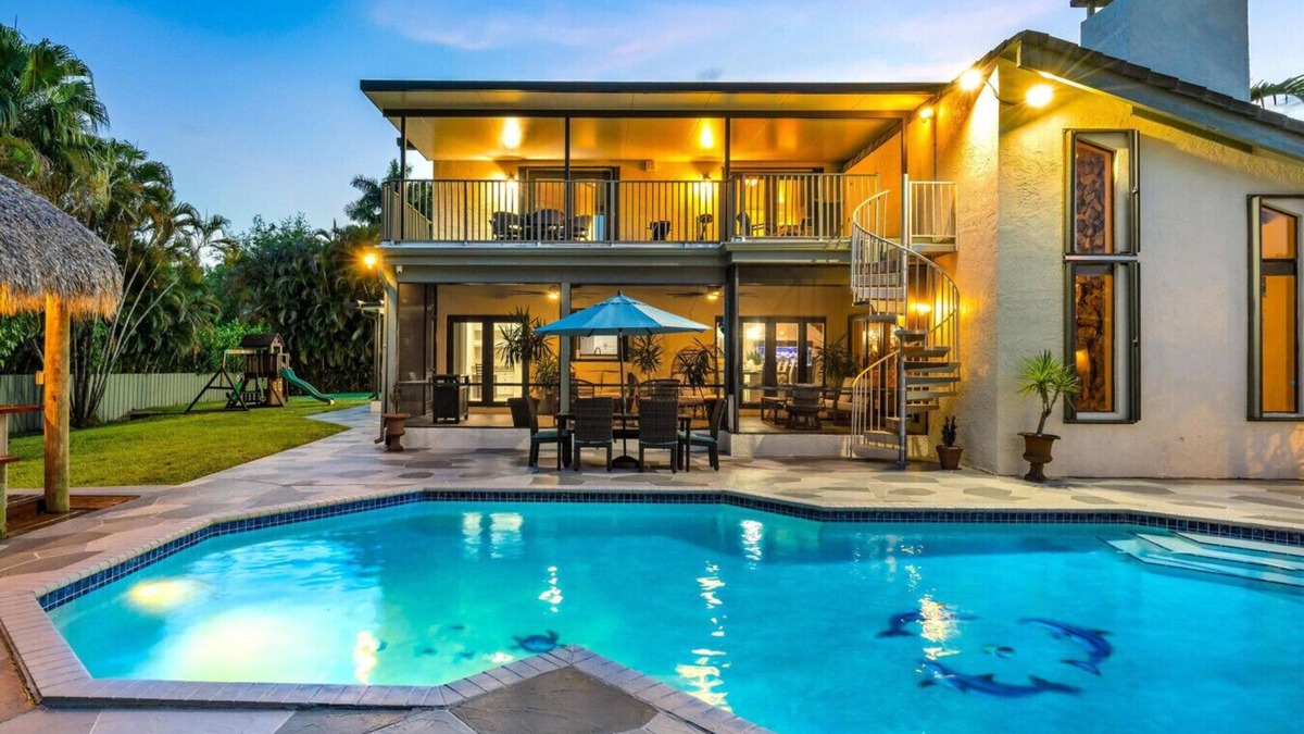 Davie Apartment | Family Fun Retreat! Sleeps 10, Private Pool, Mins to Beach & Hard Rock Casino