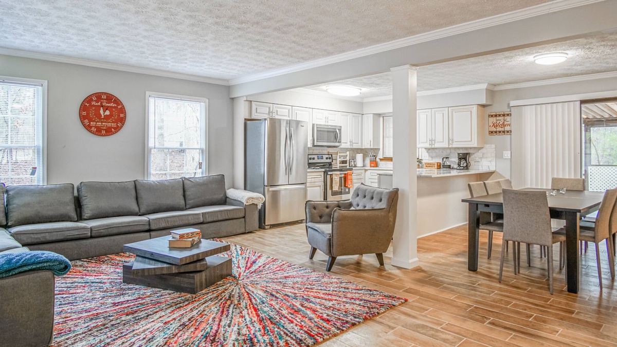 Lithonia House | ✩Family Getaway ✩Game room ✩Pet Friendly ✩Sleeps 15 ✩