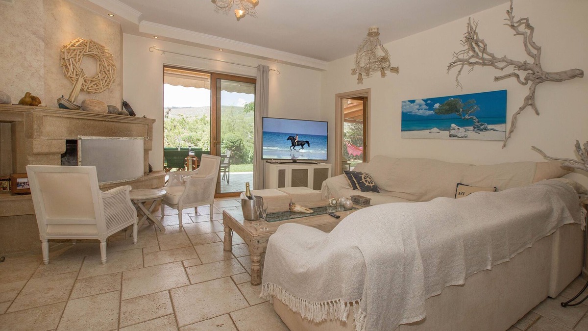 Marathon House | Family Getaway in Marathon by GHH