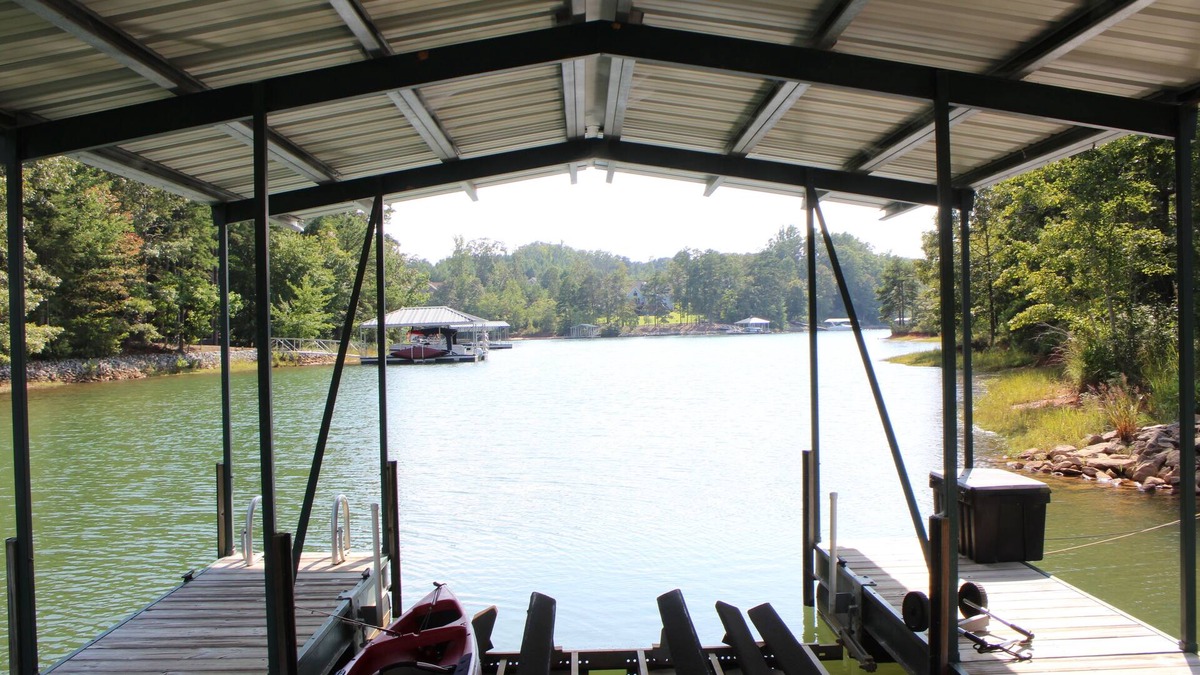 Seneca House | Family getaway on lake near Clemson campus