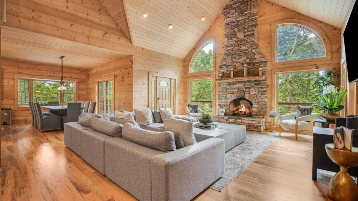 Avery Creek House | Family Getaway: Pool, Game Room, Fire Pit & 3 Kings