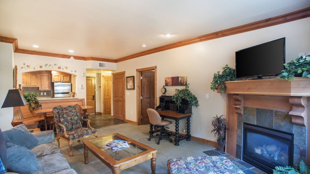 Zermatt Villa | Family getaway~Pool, Tubing, Skiing, & Ice Castles Villa 1022-1