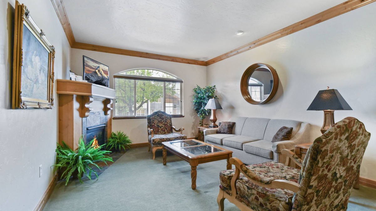 Sunburst Ranch Villa | Family Getaway~Pool, Tubing, Skiing, & Ice Castles Villa 1065-1