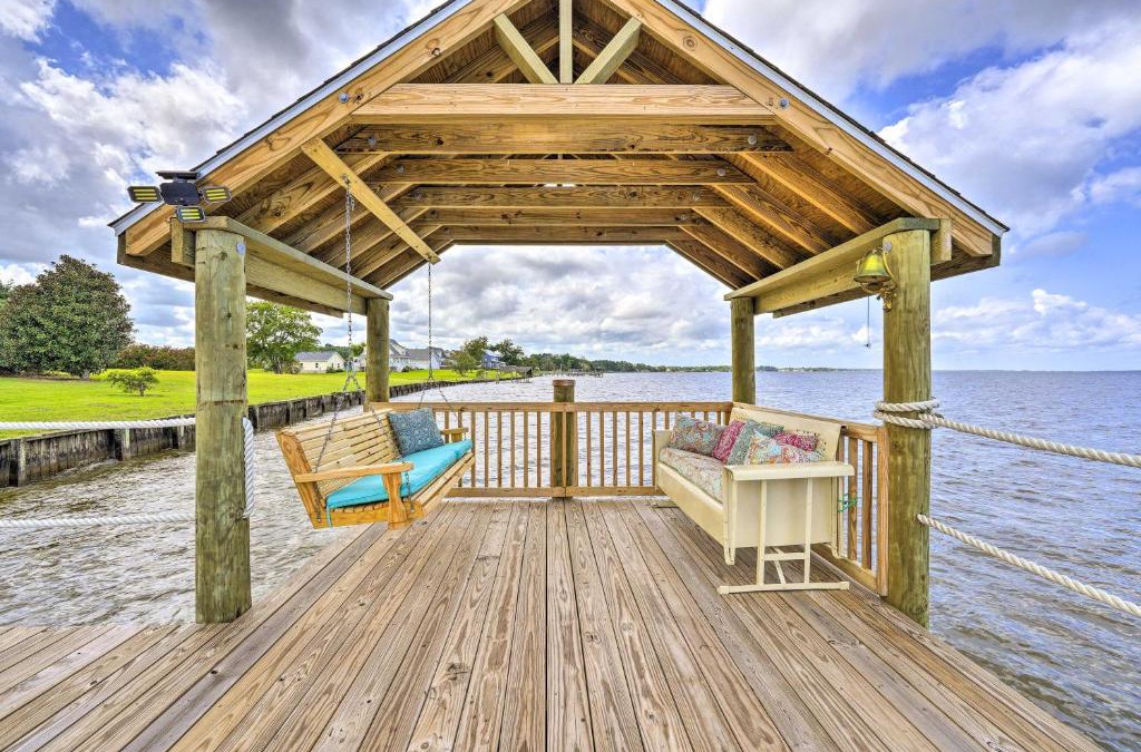 Currituck House | Family Getaway with Pier on Currituck Sound