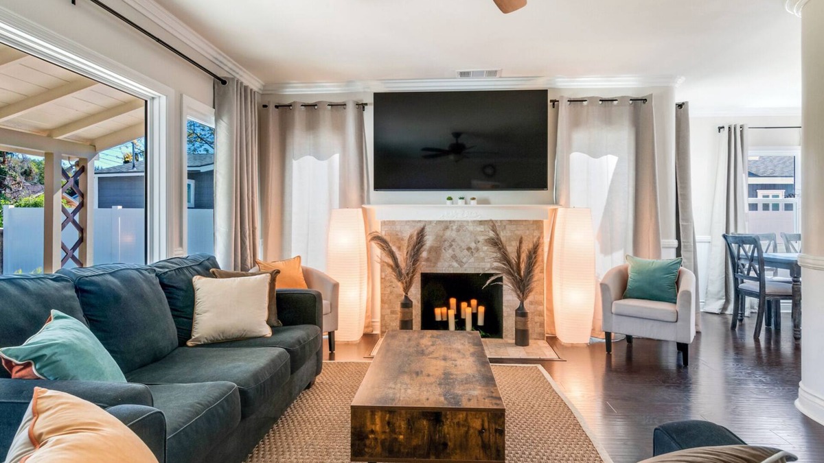 Riverside House | *Family Getaways* Charming Pool Home by Downtown