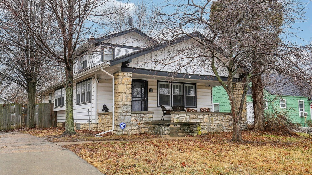 Kansas City House | Family & Group Friendly Home - Spacious, Comfy, & Fully Equipped