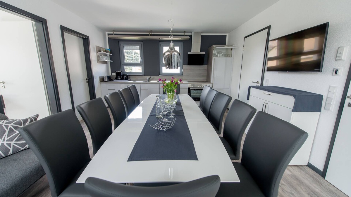 Bensheim Condo | Family group meetings (for 10-12 people) between Frankfurt and Heidelberg