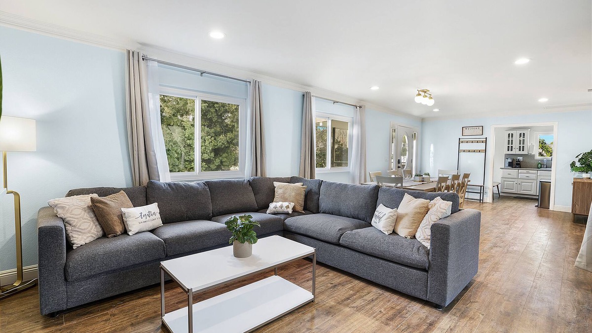 Lincoln Acres House | Family Haven: Sports court/Game Room/King Beds