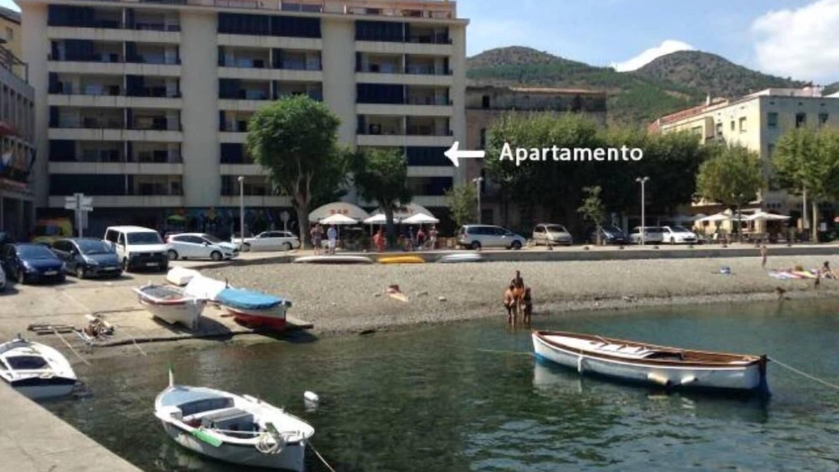 Portbou Condo | Family holiday on the Costa Brava, excellent views of the bay.