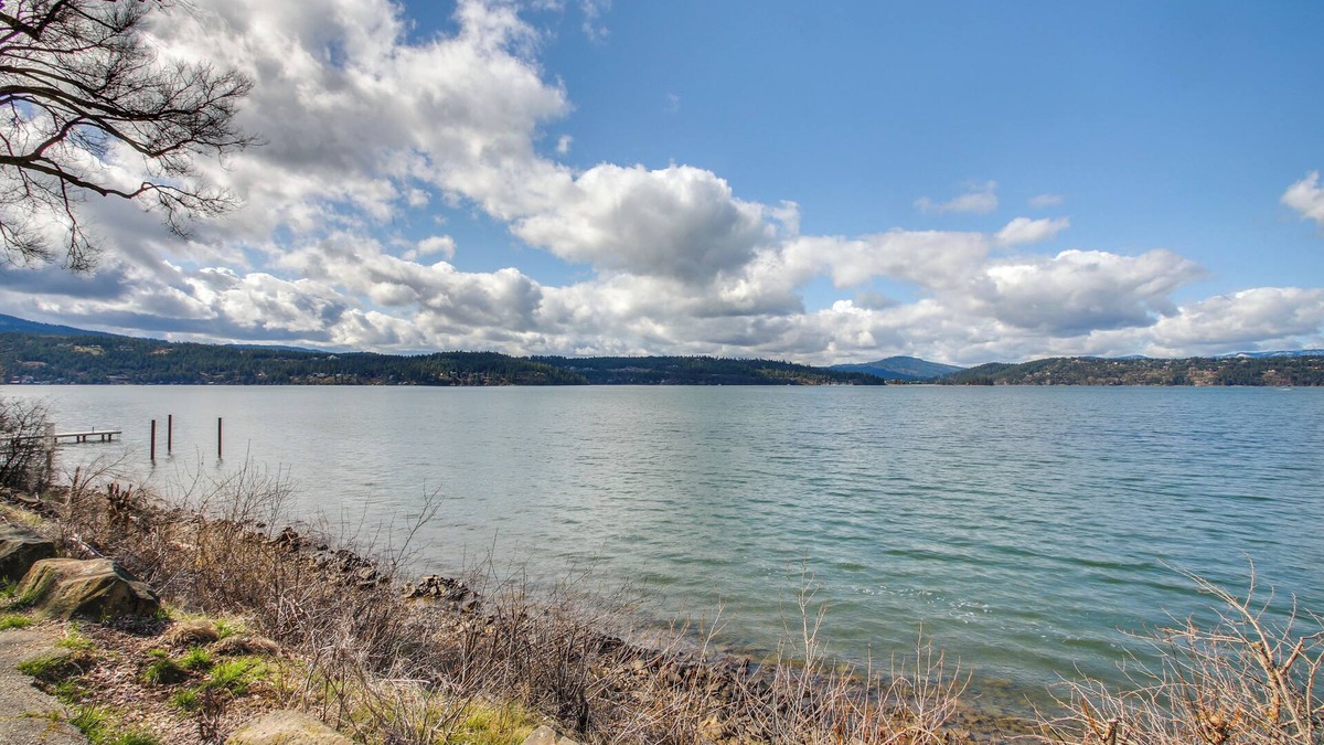 Coeur d'Alene House | Family Home 6 Mi to Dtwn CDA: Lake & Sunset Views!