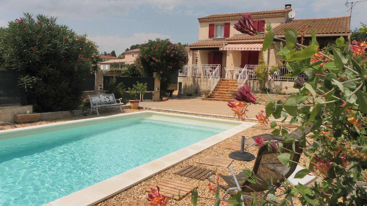 Chateauneuf-du-Pape House | FAMILY HOME WITH PRIVATE POOL SLEEPS 10