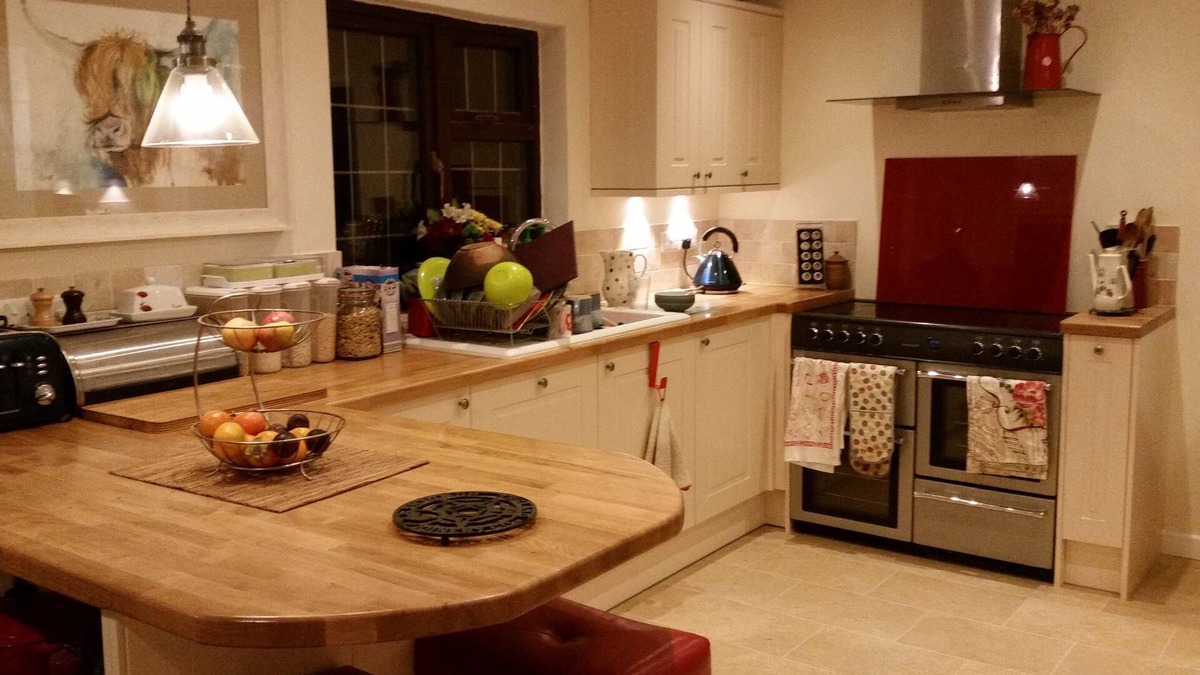Bicester House | Family home in beautiful Oxfordshire countryside! Garden, parking & local walks.