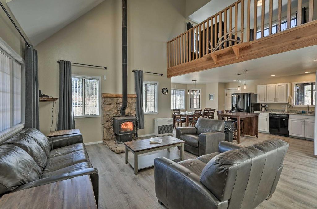 Flagstaff House | Family Home in Flagstaff with Surrounding Mtn Views!