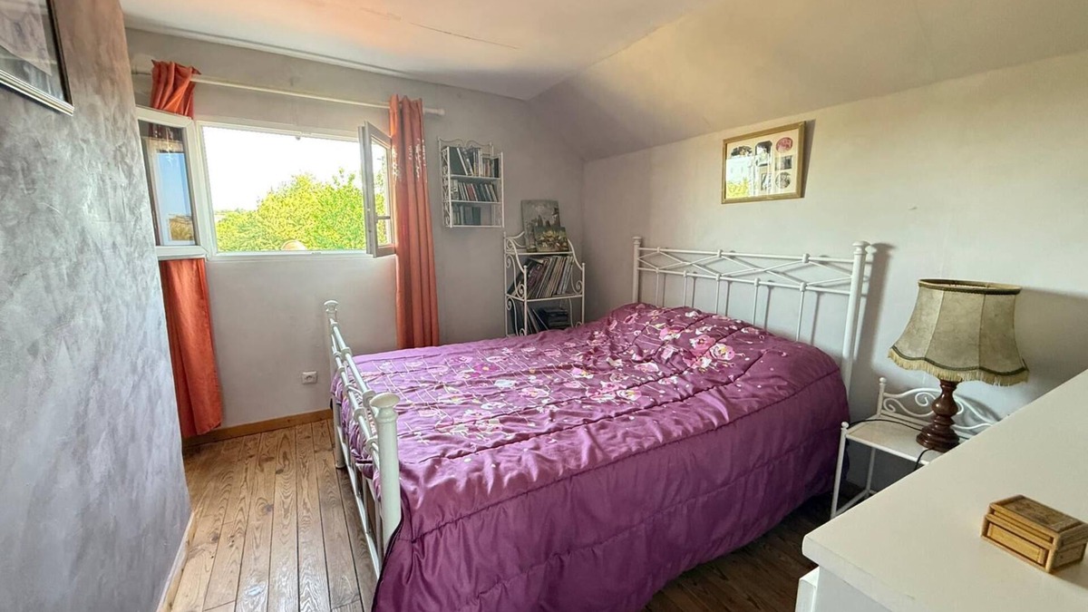 Fresselines House | Family home in Fresselines, garden, river