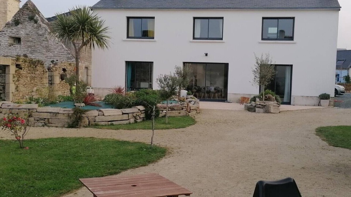 Plomeur House | Family home in the heart of the village La Torche