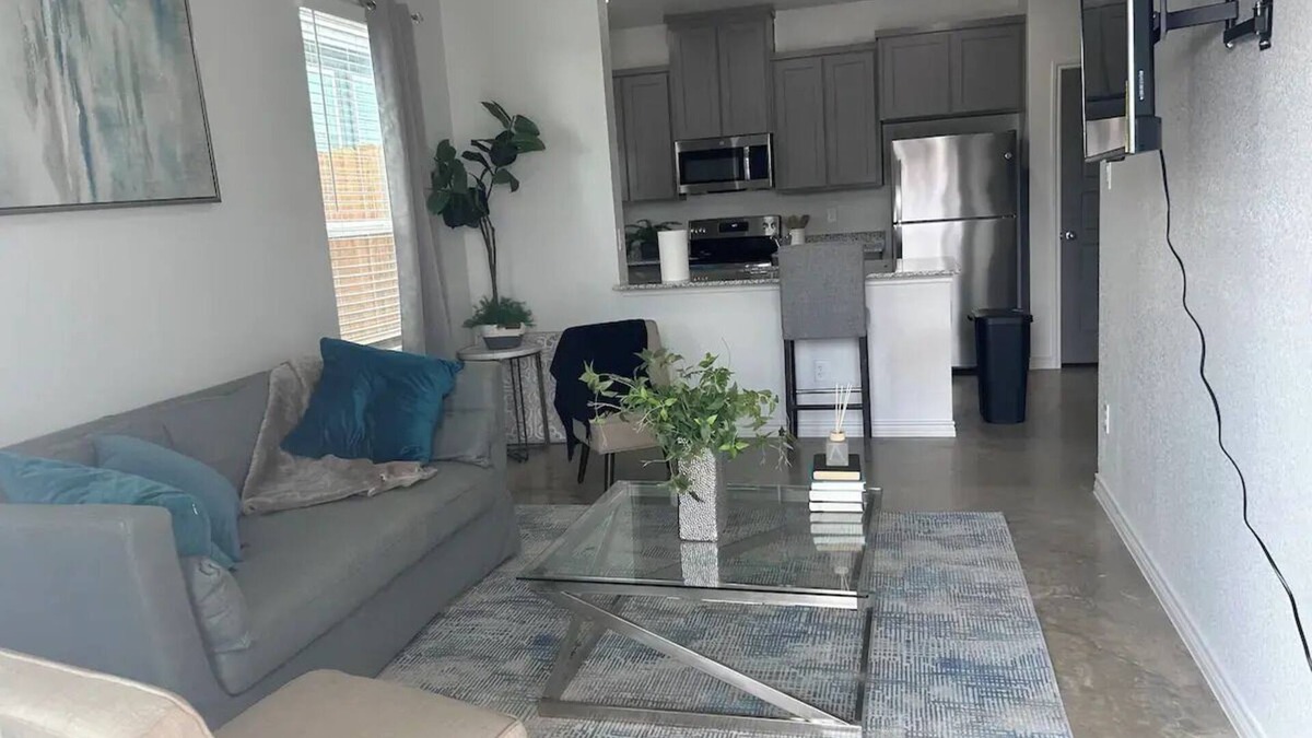 Heidenheimer House | Family Home Near Va Hospital