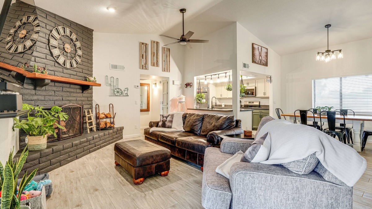 Gilbert House | Family Home on > 2 Acres w/Stables in Gilbert!