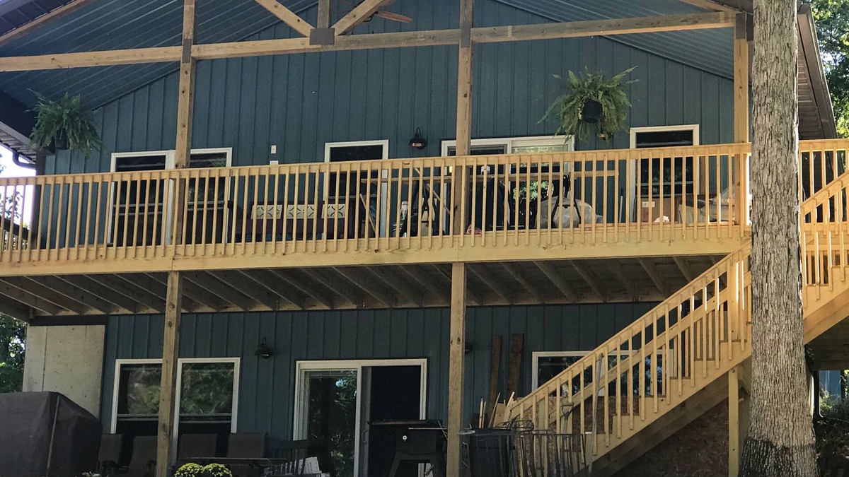 Effingham House | Family Home on Lake Sara