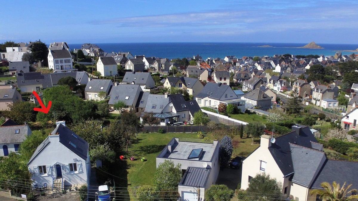 Pleneuf-Val-Andre House | FAMILY HOME WITH ENCLOSED GARDEN IN A QUIET LOCATION: 7 MINUTES' WALK FROM THE BEACH & THE GR34