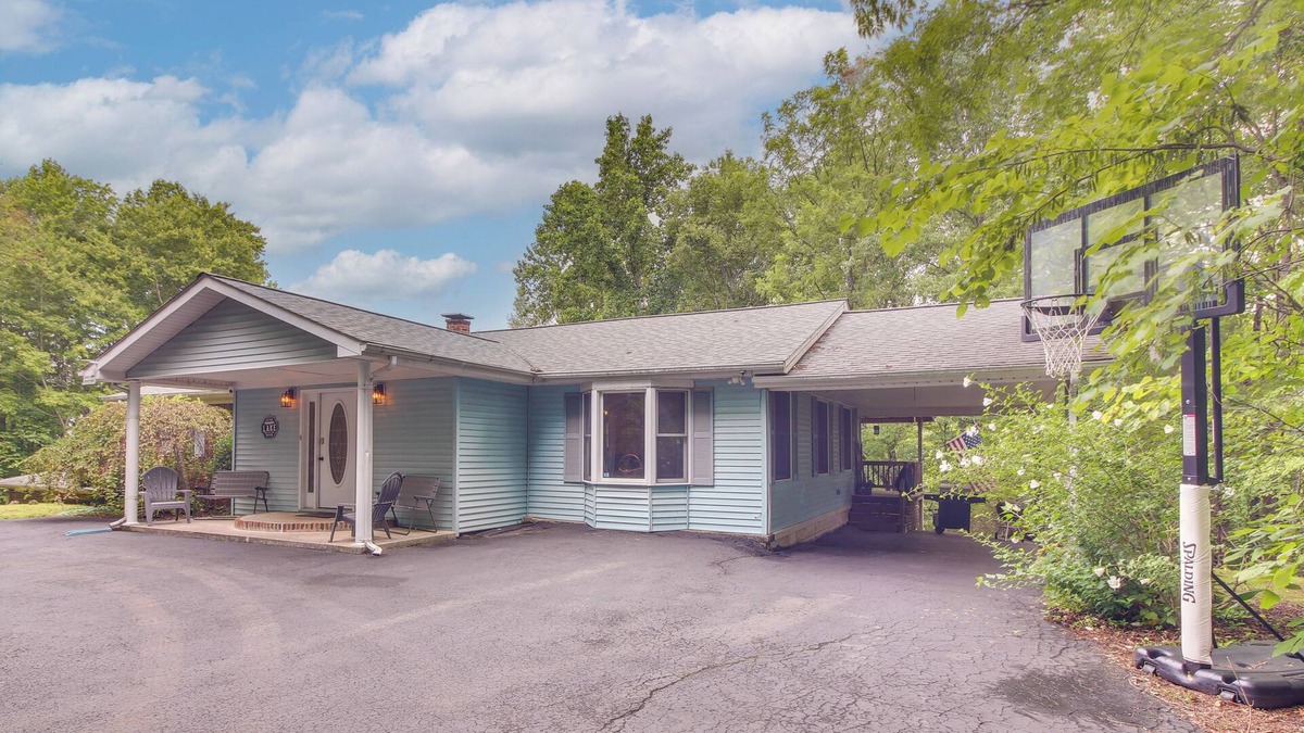 Burkesville House | Family Home w/Game Room! 1 Mi to Dale Hollow Lake