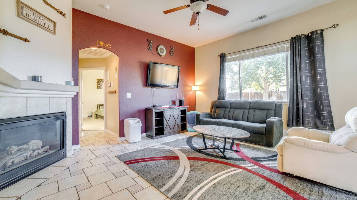 Dayton House | Family Home w/Playground & BBQ in Dayton!